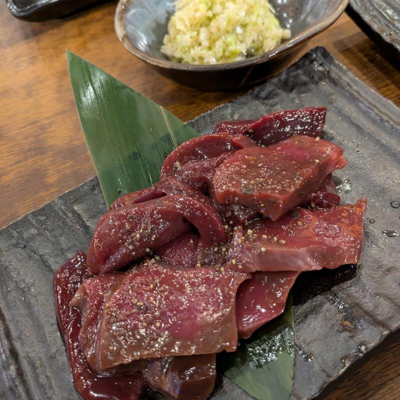 ネギまみれレバハツ盛り(池袋酒場 情熱ホルモン)