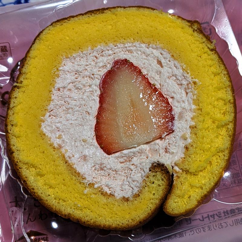 大きな苺のふんわりロール(シャトレーゼ イトーヨーカドー武蔵小杉駅前店)