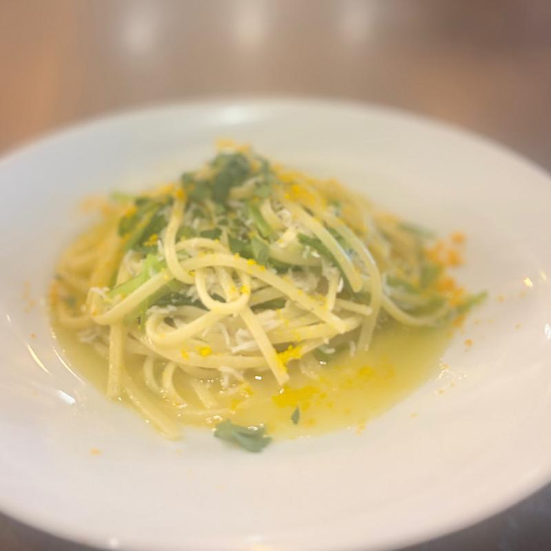 ランチコースA  リングイネ 和歌山県産シラスと壬生菜の アーリオオーリオ ドライ炒り卵を散りばめて(御所DeLino)