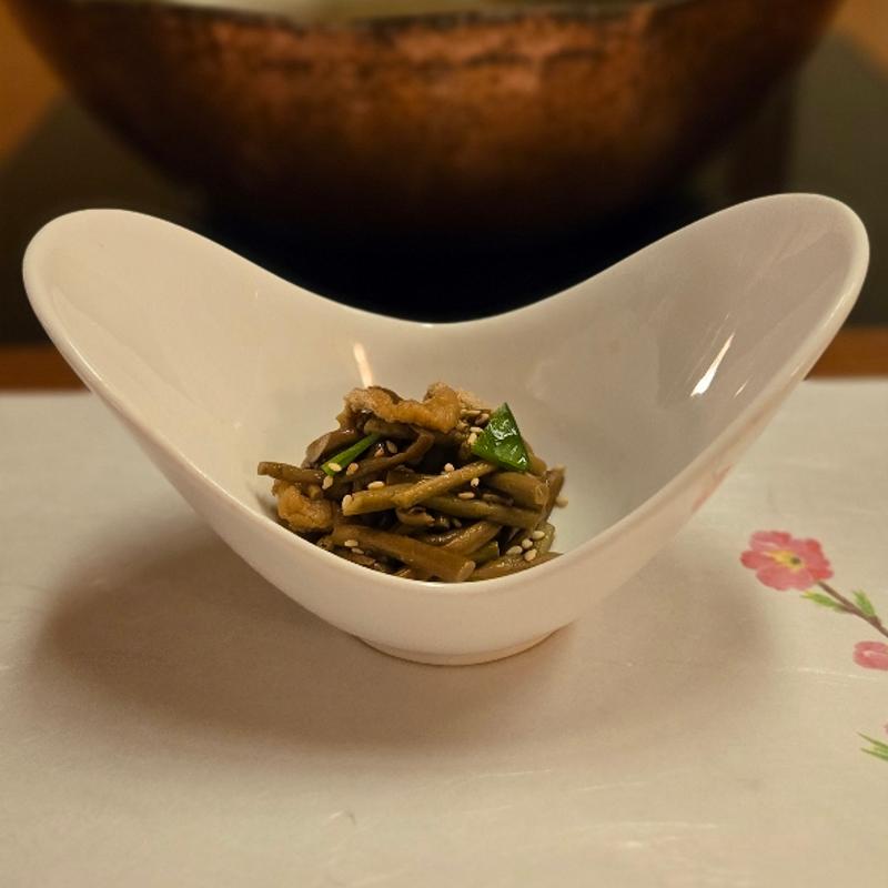 ゼンマイと油揚げの炒め煮(北新地しゃぶしゃぶ きらく)