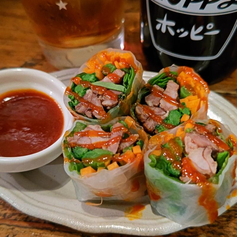 菜の花と牛カルビの生春巻き(もつ焼きごえん 野毛店)