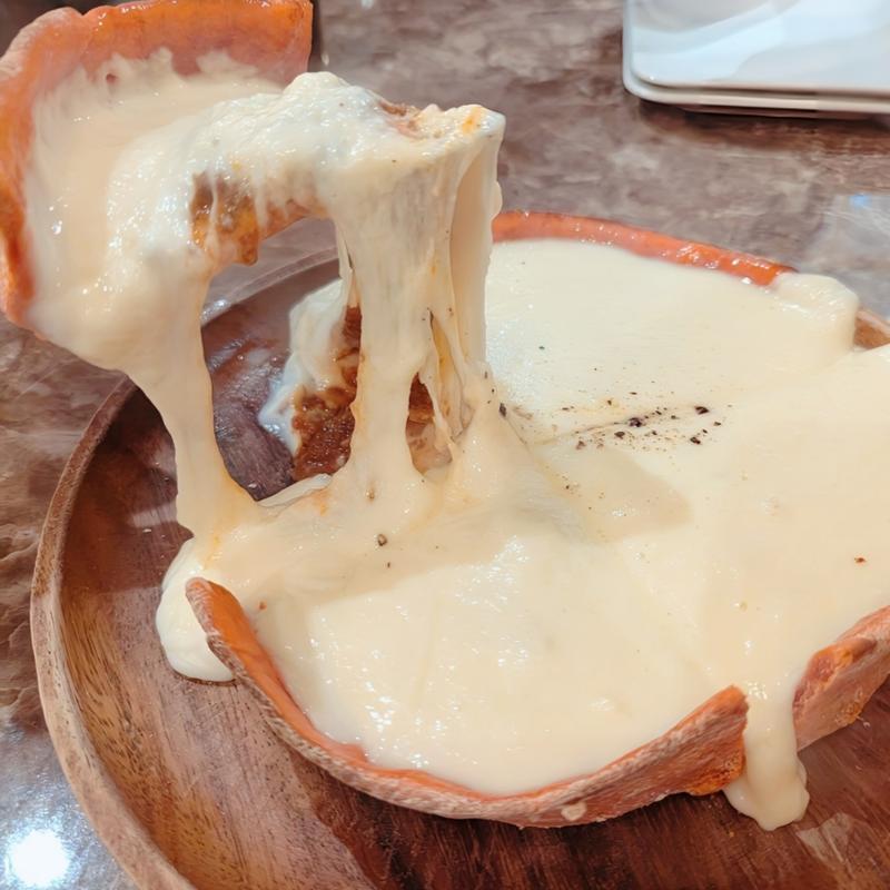 赤生地のシカゴピザ(シカゴピザ&スフレオムレツ Meat&Cheese Ark 2nd 新宿店)