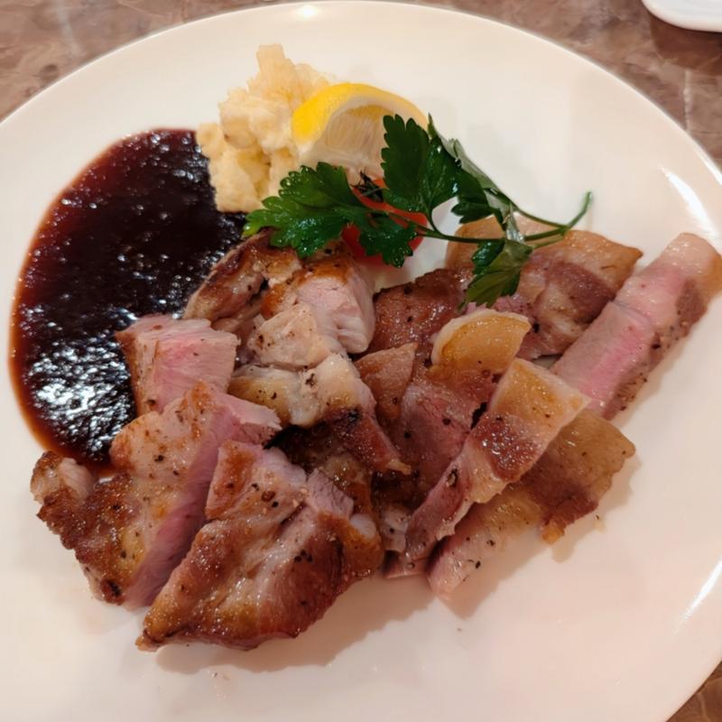 ルイビ豚の厚切りロースグリル(シカゴピザ&スフレオムレツ Meat&Cheese Ark 2nd 新宿店)