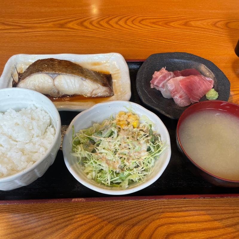 ヒラスの煮魚・中刺身(秋葉原漁港 快海 （あきはばらぎょこう かいかい）)