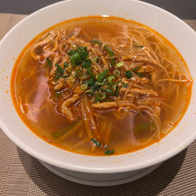 豚肉と野菜の甘辛スープそば(中国飯店 倶楽湾)