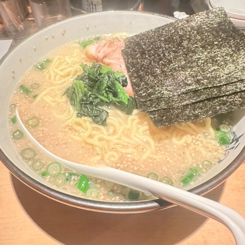 とんこつ塩ラーメン(横濱家 市ヶ尾店)
