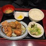 唐揚げ定食(肉バル アモーレ 新宿店)