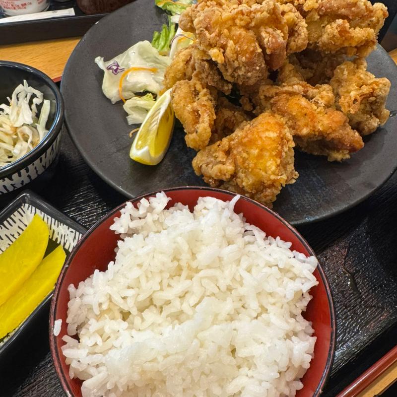 鶏唐揚定食(超炭酸ハイボールとやきとんが旨い店 ぶたぼーる 新橋店)