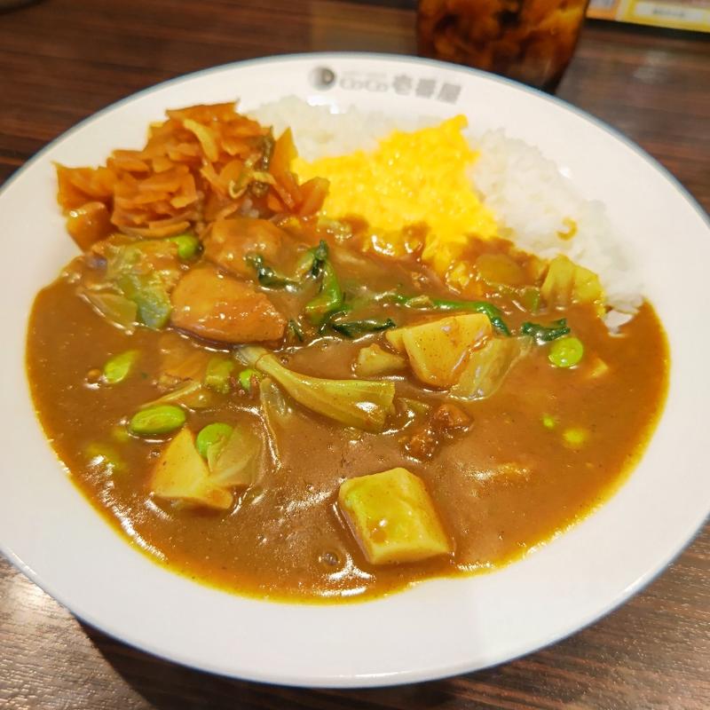 チキンと春の彩りカレー＋スクランブルエッグ(CoCo壱番屋 JR石川町駅南口店)