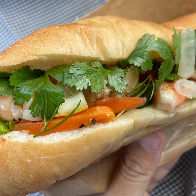 えびとホタテのサラダバインミー(COZY CAFE)