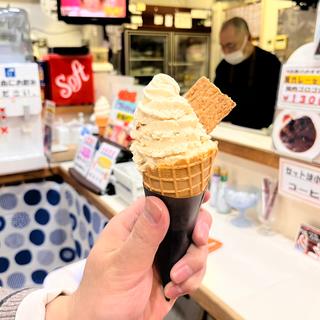 ピーナッツソフトクリーム(喫茶マリン)