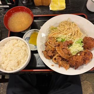生姜焼きと唐揚げのハーフ定食