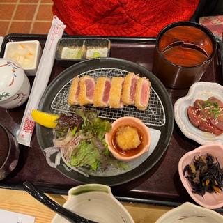 まぐろのレアカツ膳(とんでん 花畑店)