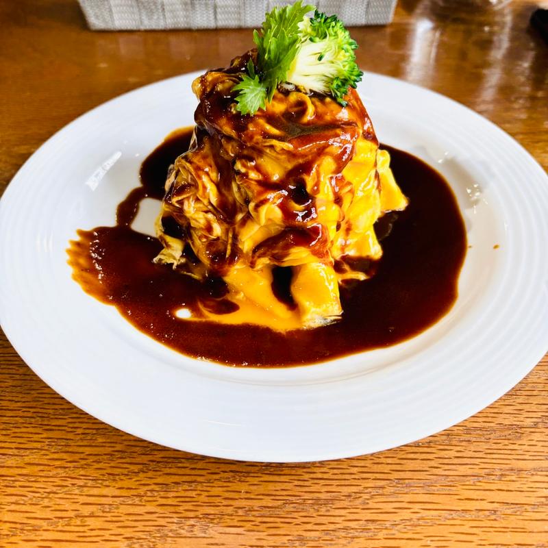 ビーフオムライスデミグラスソース(cafe de 桜)