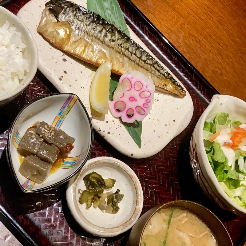焼き塩鯖と豚汁の定食(まごころ料理とお酒 あじみ)