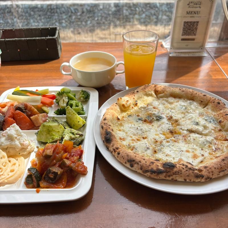 4種のチーズのピッツァ ビュッフェセット(高尾山Fumotoya)