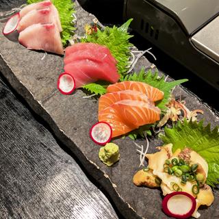厳選鮮魚4点盛り合わせ(彩のごとく 炭火と旬菜)