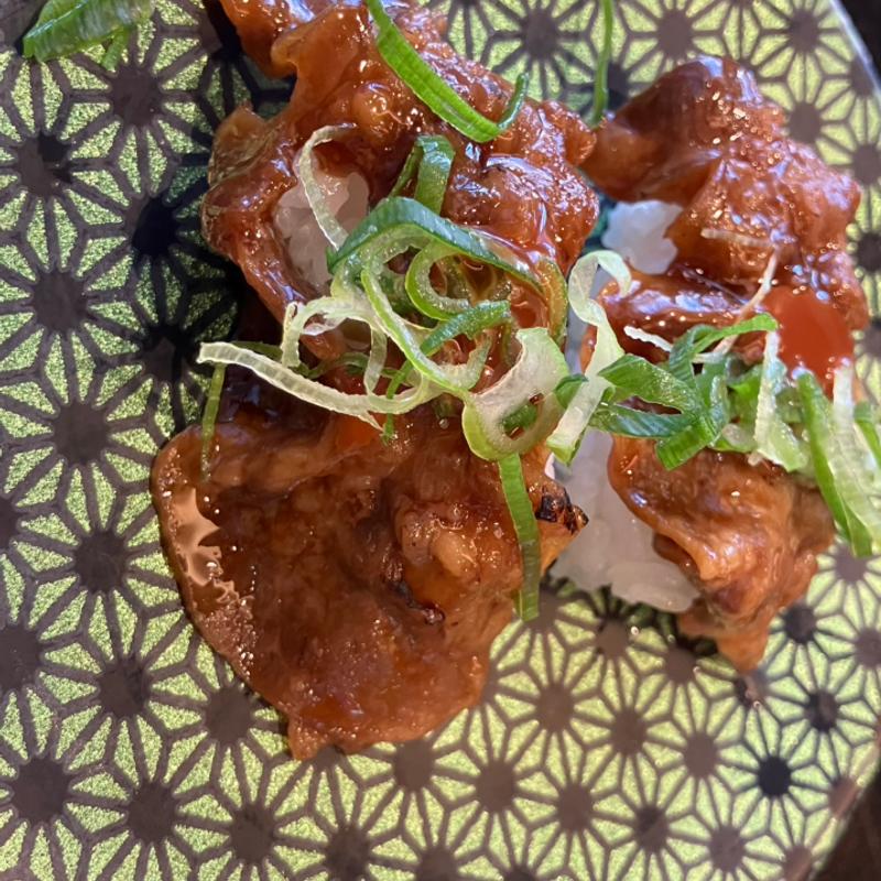 炙り牛カルビ照りマヨ(にぎり長次郎 日進竹の山店)