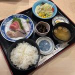 並 刺身定食(魚河岸 大作アスティ静岡東館店 （ウオガシダイサク）)