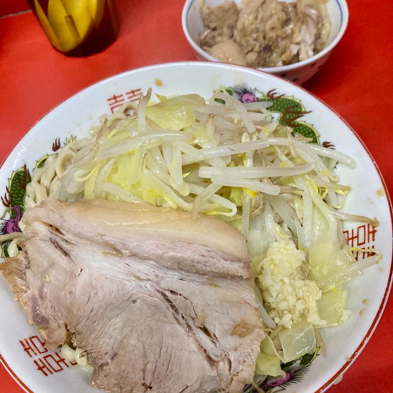 ラーメン半分 汁抜き ニンニク少なめ   脂飯(ラーメン二郎 京都店)