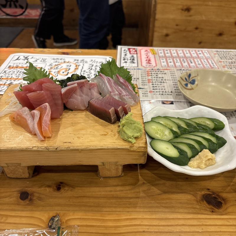 名物おくまん刺身五種盛　きゅうりの一本漬(海鮮屋台 おくまん 難波元町店)