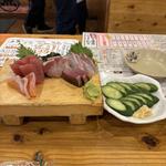 名物おくまん刺身五種盛　きゅうりの一本漬