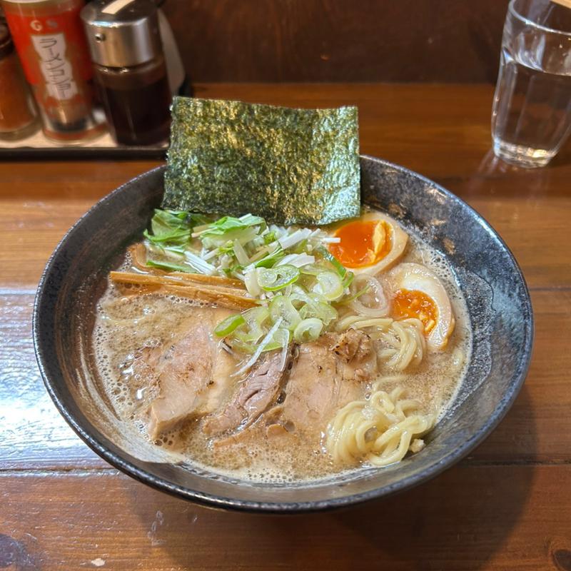 味玉入り濃厚中華そば(中華そば桜 )