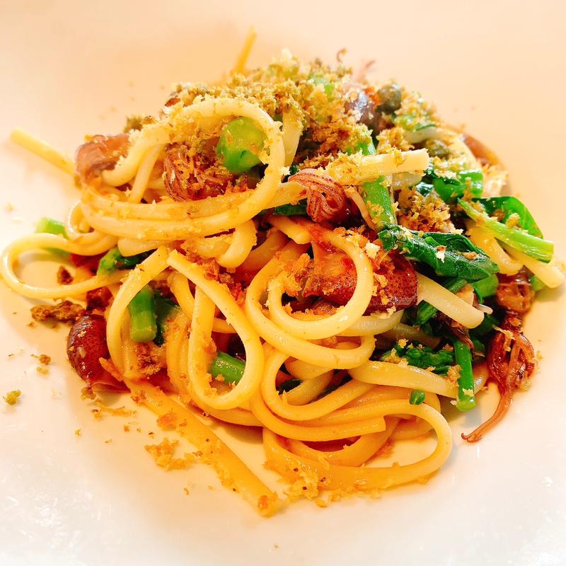 ホタルイカとドライトマトのリングイネ　フキノトウの香り(トラットリア アー・アッラ・ゼータ （trarroria A alla Z）)