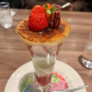 季節のブリュレパフェ(ロイヤルホスト横浜駅前店)