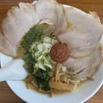 辛みそらぁめん（チャーシュートッピング）(花やラーメン )