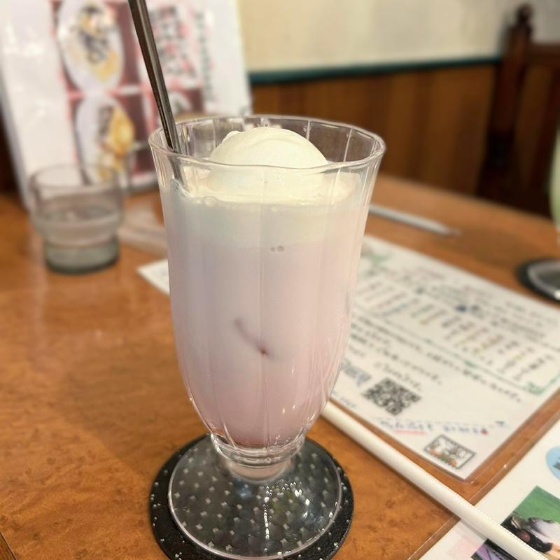 イチゴミルクフロート(スイートハウスわかば )