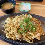 鉄板ホルモン焼きそば(岬カントリークラブレストラン )