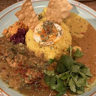 2種あいがけ(カレーショップ初恋)