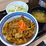 牛丼セット(吉野家 盛岡南仙北店)