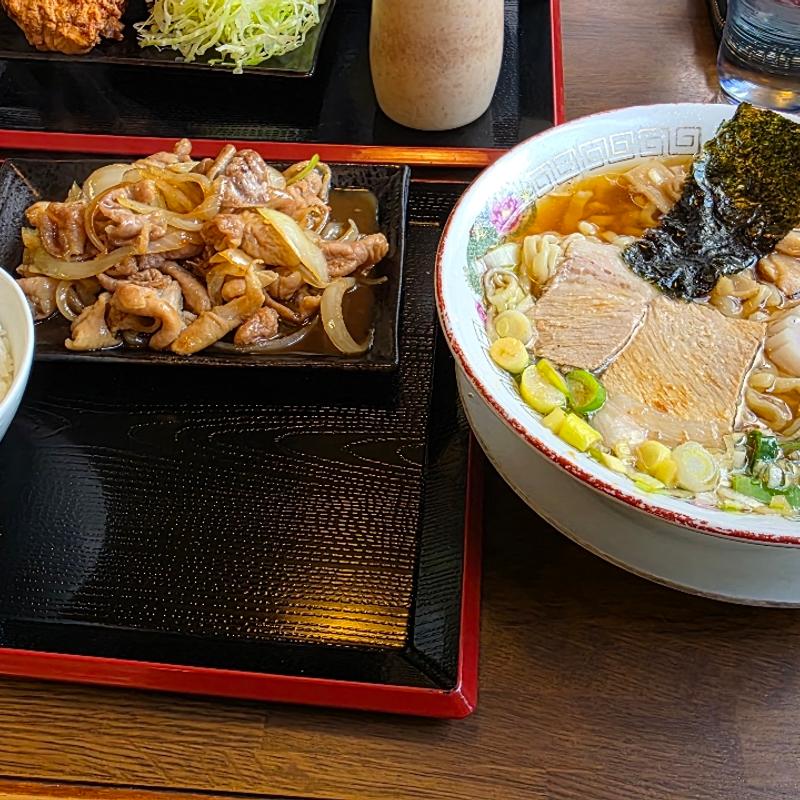 ラーメン+モツ焼き(いこい食堂)