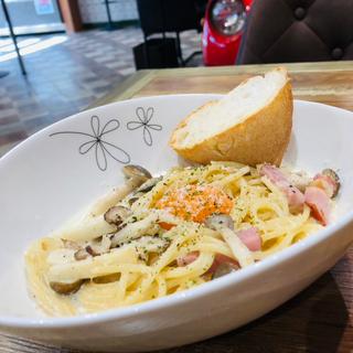 パストラミとキノコのクリームスパゲッティ_パスタランチ(Yokabito(ヨカビト))