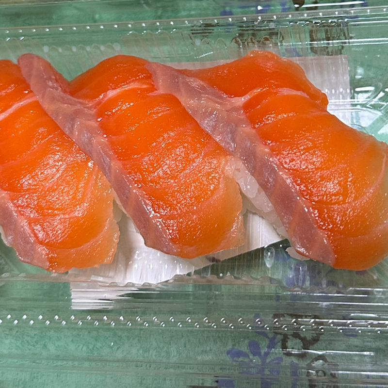 生サーモン(ちよだ鮨 曳舟店)