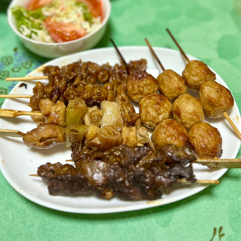 焼き鳥盛合せ(つくね、レバー、とり皮、ねぎま)(ベルクス 東墨田店)