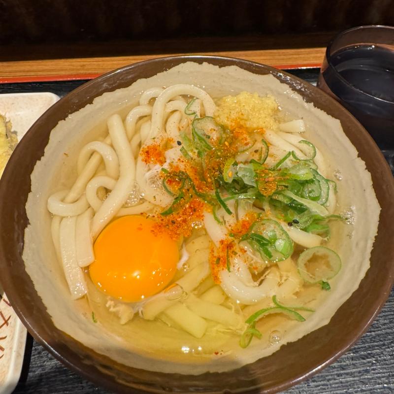 月見うどん(本場さぬきうどん 親父の製麺所 上野店)