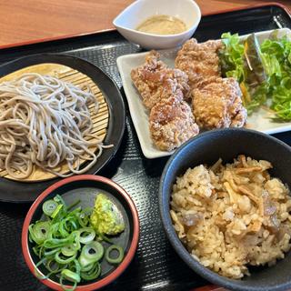 から揚げ定食（ミニざるそば、炊き込みご飯）