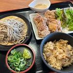 から揚げ定食（ミニざるそば、炊き込みご飯）