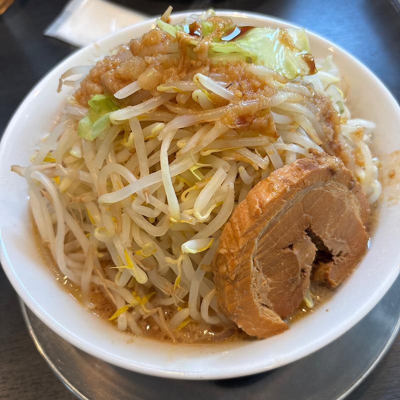 ラーメン麺大盛　野菜マシ　油普通(麺×肉×ベジ メガ豚パンチ)