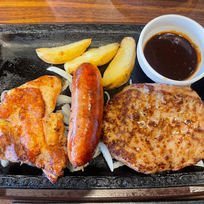 ミックスグリル（ハンバーグ&ジャンボフランク&炭焼き風チキングリル）(ステーキガスト 鶴ヶ島店)