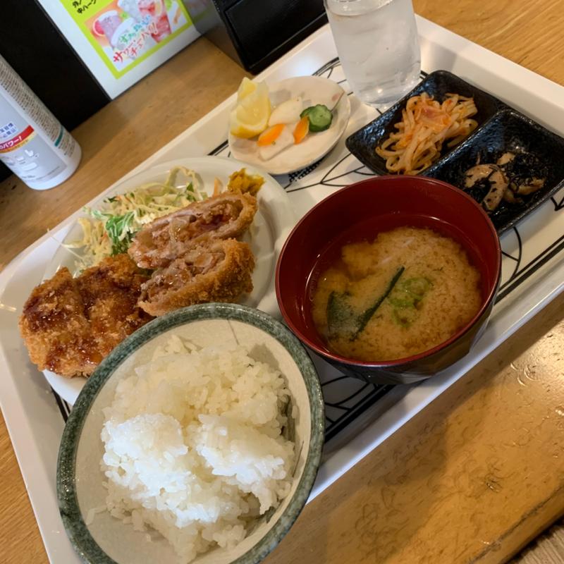 メンチカツ定食(もつ九)