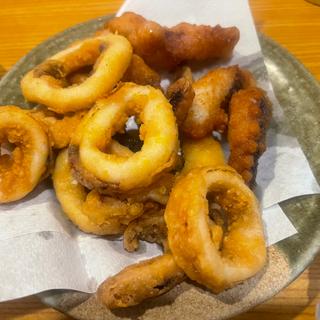 タコとイカの唐揚げ(武州うどんあかね&みどりダイニング)