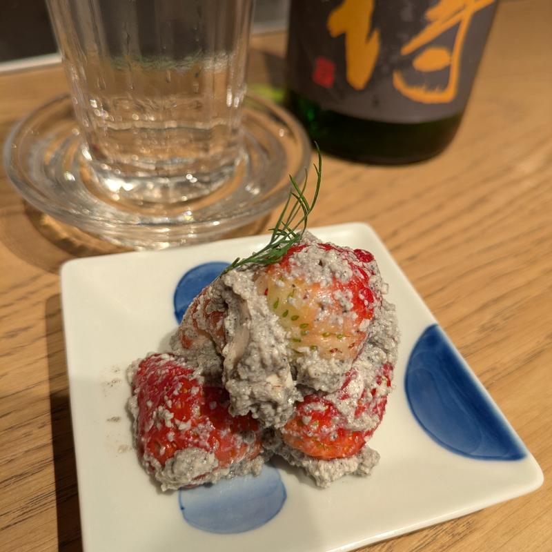 いちごとクリームチーズの黒和え(酒場ジャロウ)