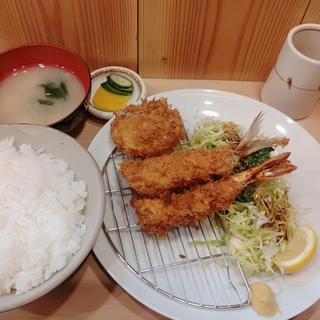 ミックスフライ定食（アジ・えび・コロッケ）