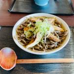炙り冷たい肉そば