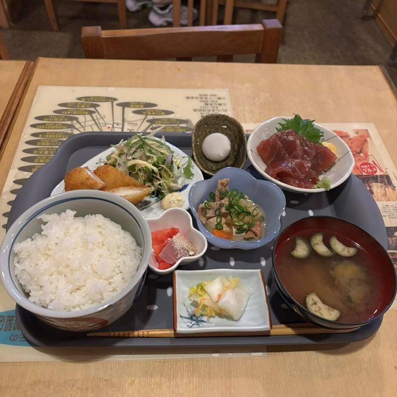 まぐろ漬けとイカフライランチ(旬彩 和み屋 美屋嶋)