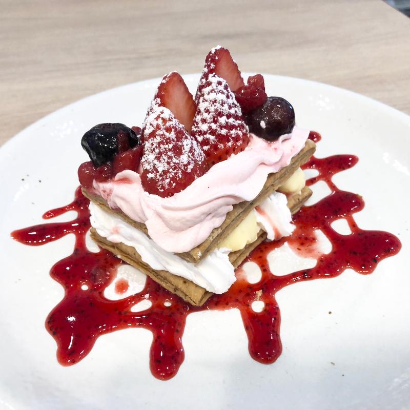 国産いちごのミルフィーユ(ガスト 足立西伊興店)